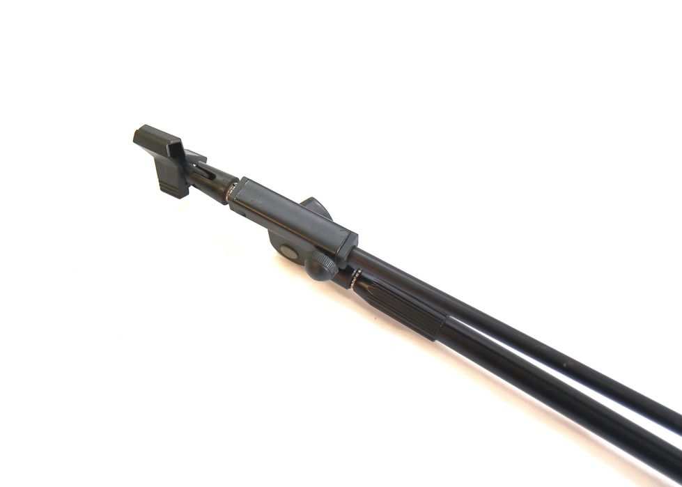 Tripé de microfone com pinça em bom estado