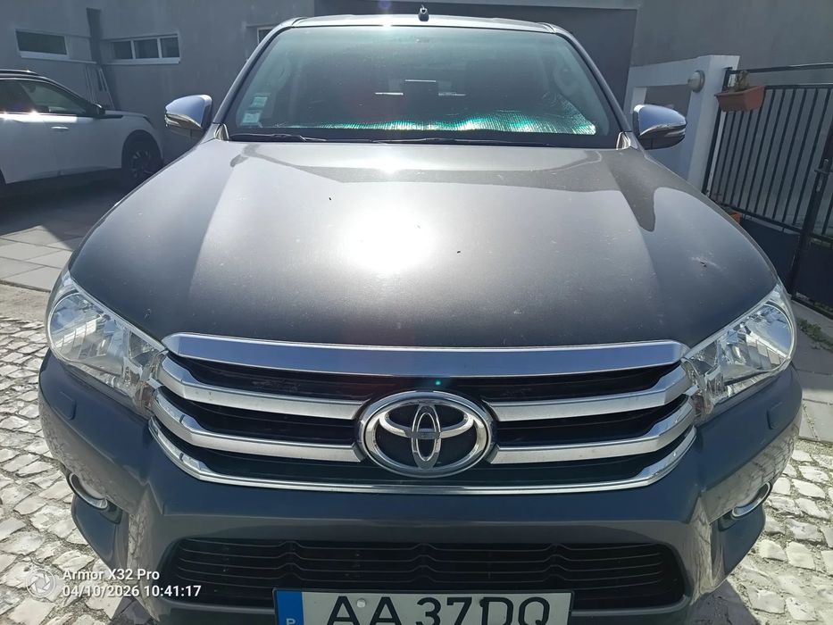 Toyota Hilux 2.4 D-4D 2WD CD Tracker