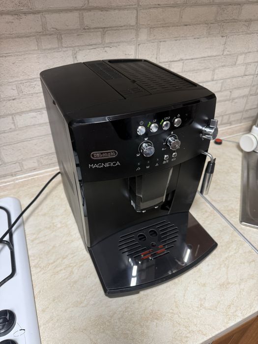 Кавомашина Delonghi Magnifica Esam04.110.B