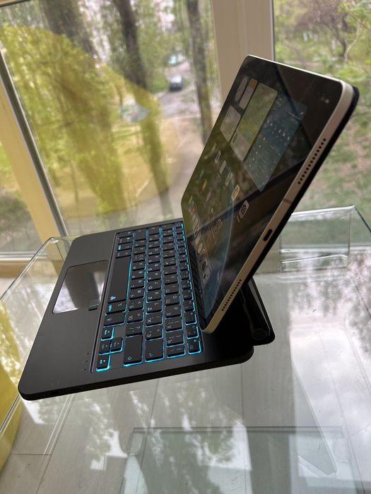 Чохол-клавіатура Apple Magic Keyboard для Apple iPad Pro 11, Air