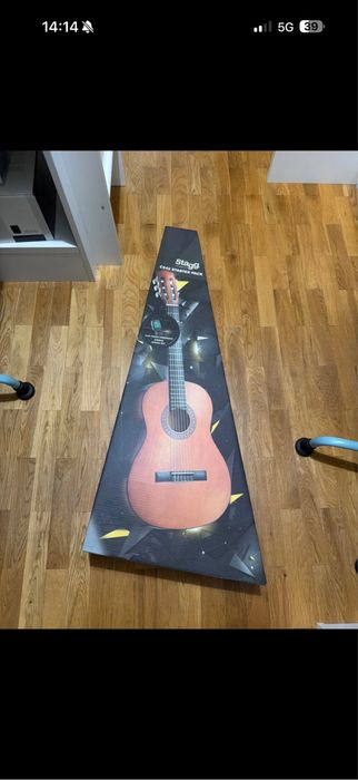 Guitarra nova com etiqueta