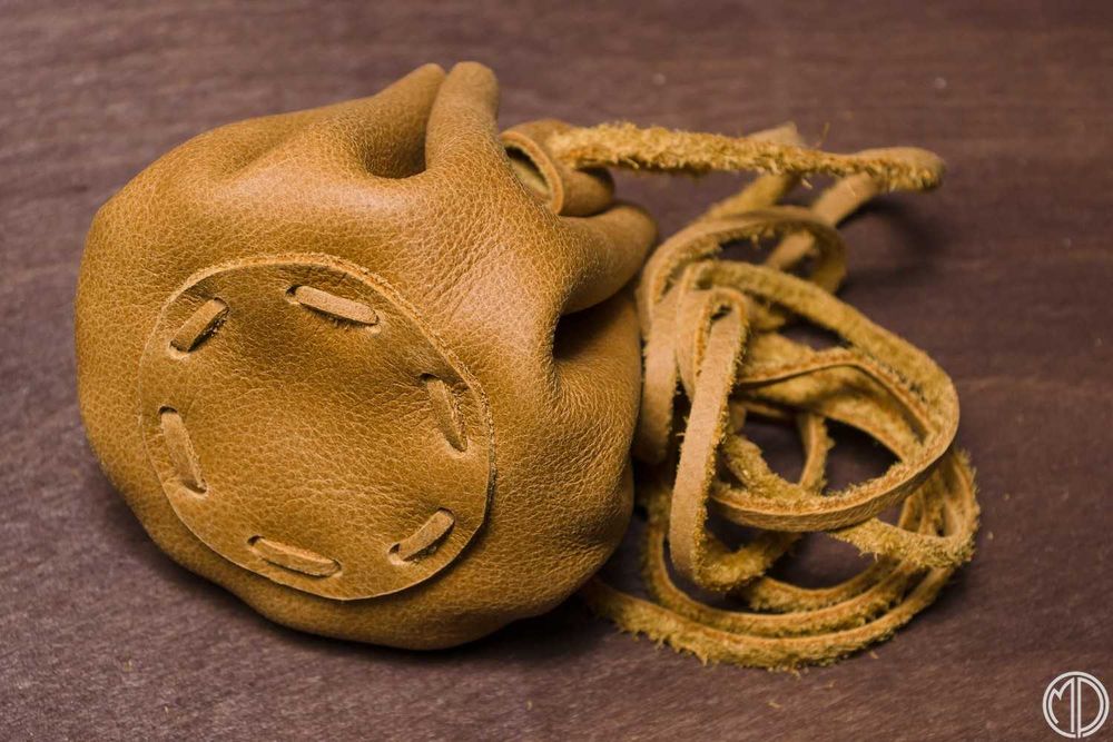 Ręcznie wykonana sakiewka ze skóry; sakwa, mieszek, bilonówka, torebka