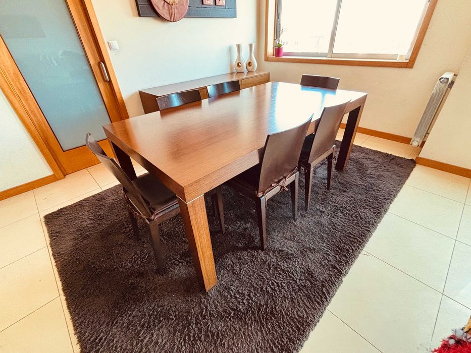 Mesa de sala de jantar wenguê e aparador (conjunto ou separado)