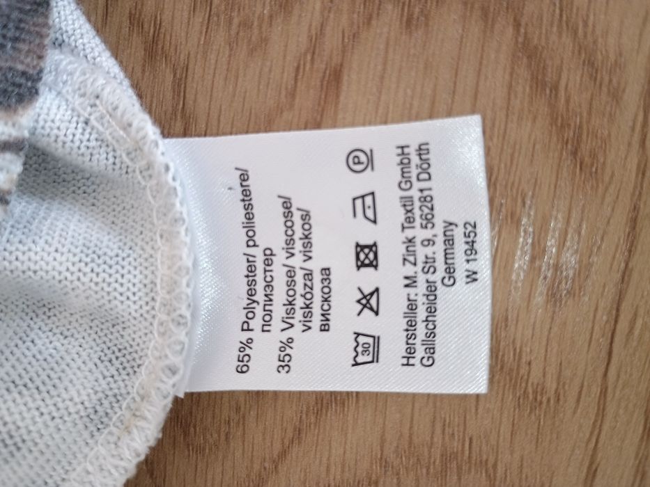 Sweterek ze zwierzęcym wzorem