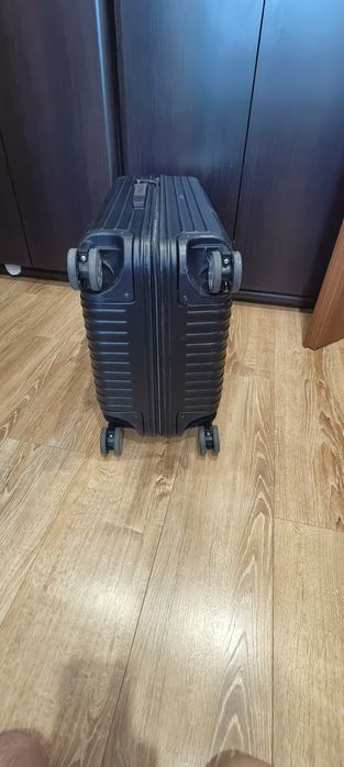 Markowa walizka firmy Rimowa
