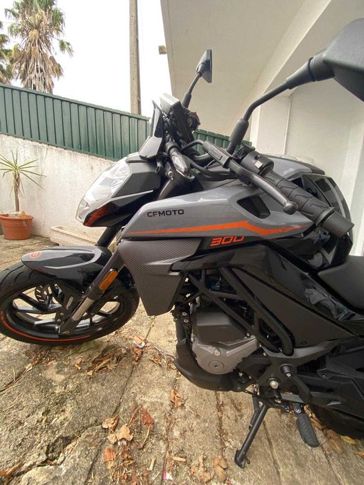 Vendo CFMOTO 300NK Semi-Nova | Apenas 1.500 km | Garantia