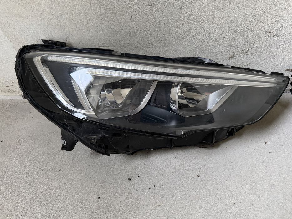 Фара передняя Opel Insignia B