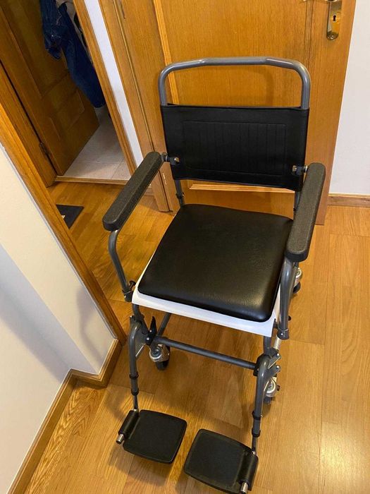 Cadeira de rodas semi nova