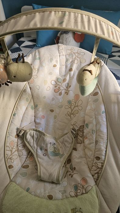 Bright Starts - Espreguiçadeira vibratória para bebé com melodias