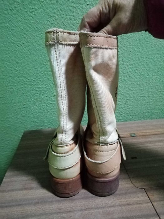 Botas camel em pele