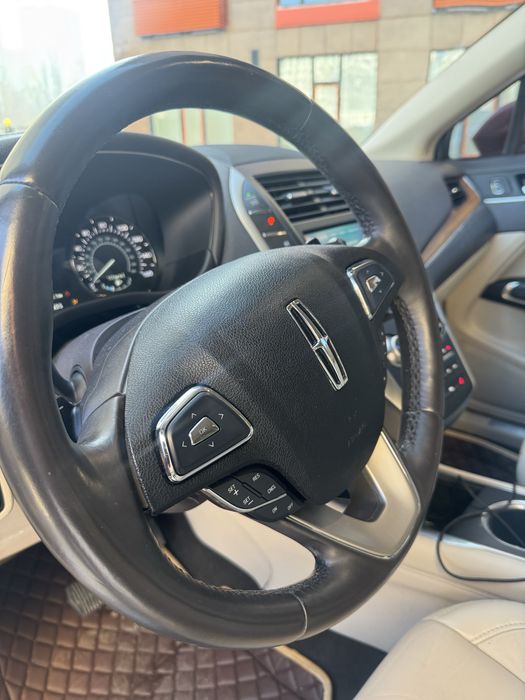Lincoln MKC 2019 VIN 5LMCJ2C93KUL45415 фото оголошення 14 з 24