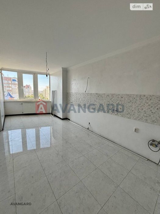 Продається великогабаритна квартира на Поділлі