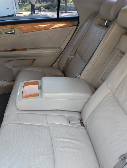 Тойота Авалон семейный автомобиль