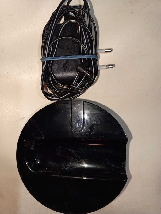 База телефона GRUNDIG с блоком питания (без трубки).