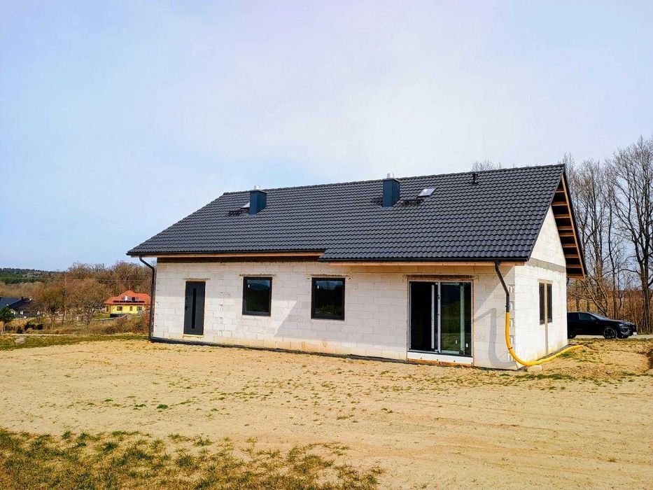 Dom w stanie surowym zamkniętym na sprzedaż
