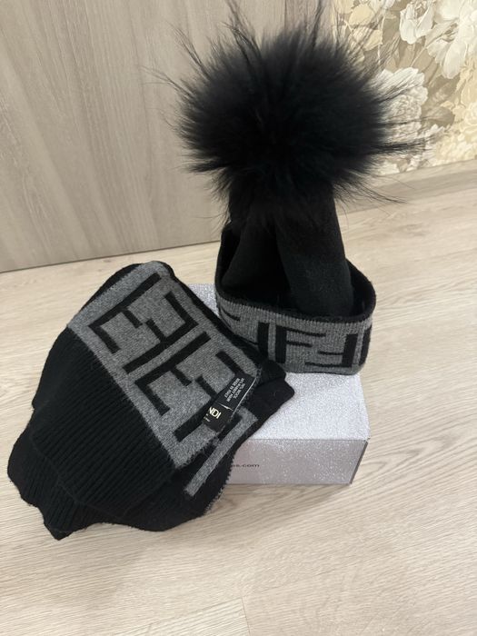 Комплект шапка і шарф Fendi