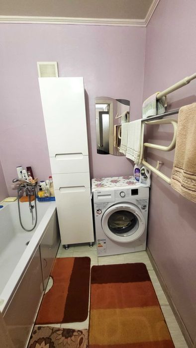 Продаж 2-х к.кв. вул. Сеченова буд. 48/64 заводський район 1/5 поверх високий.
