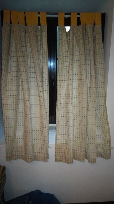 Cortinas e toalha de mesa