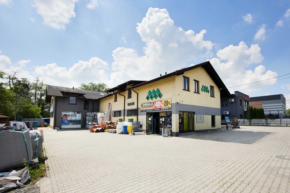 Budynek handlowo - usługowo - magazynowy 280m2. Świetna lokalizacja blisko drogi ekspresowej. Stan bardzo dobry.