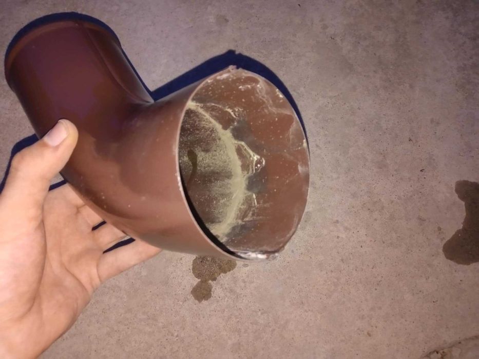 Kolano metalowe stalowe wylewka rynny 87mm 8,7cm rury spustowej brąz