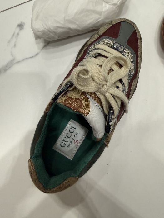 Кроссовки Gucci.