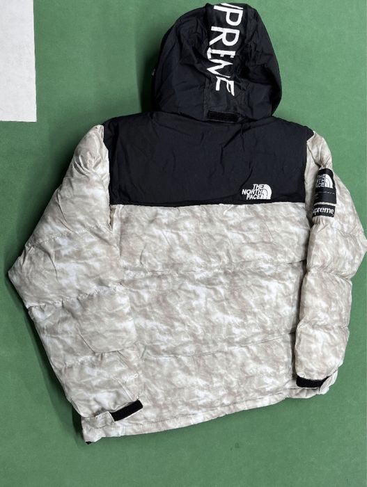 Casaco/Kispo North Face & Supreme