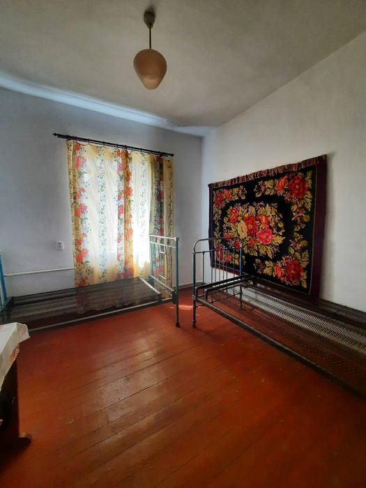 Продаж будинку біля міста