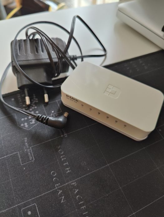 D-Link Switch with 5 Ports64283909331587121