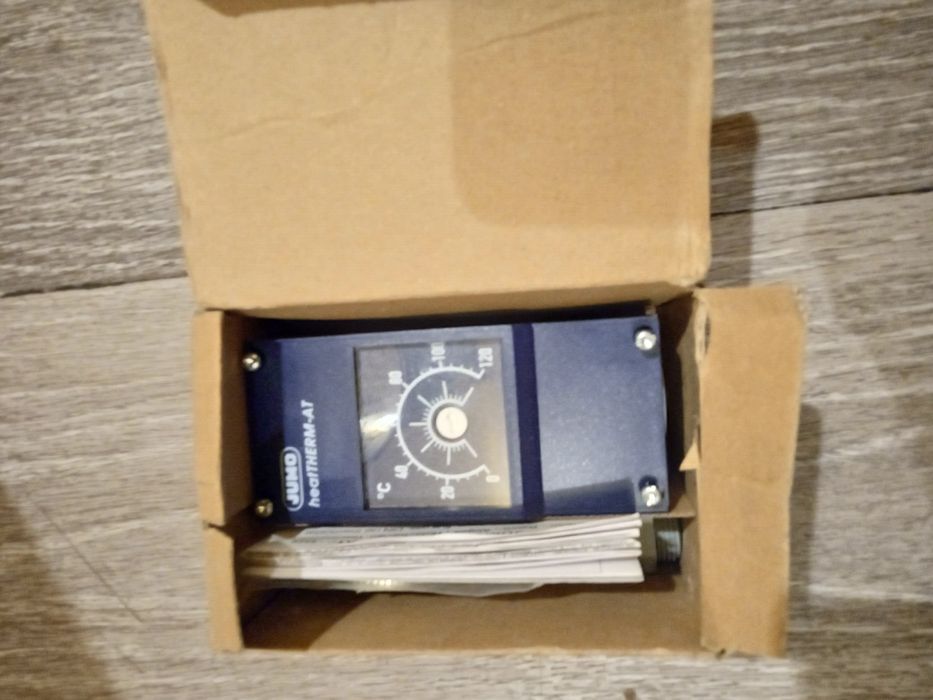 Termostat firmy JUMO heatTHERM -AT