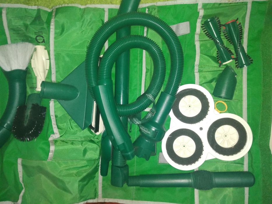 Acessorios do aspirador da Vorwerk com saco de transporte.