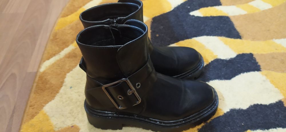 Продам ботинки 38 размер