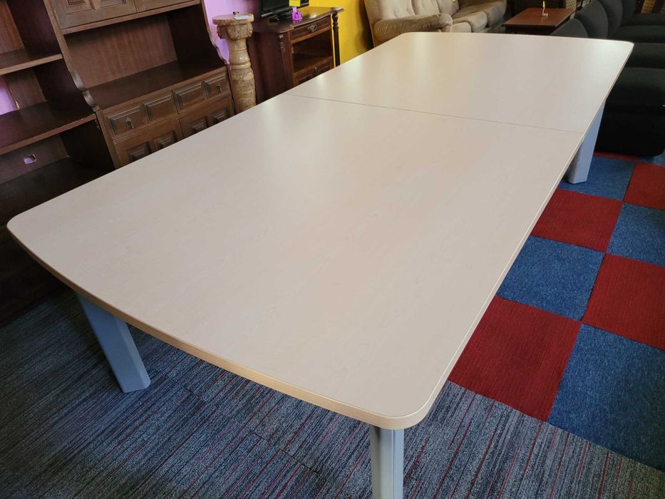 Meeting Table - Excellent Condition64584264368259123
