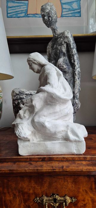 rzeźba "Madonna z Dzieciątkiem" sztuka sakralna Matka Boża z Jezuskiem