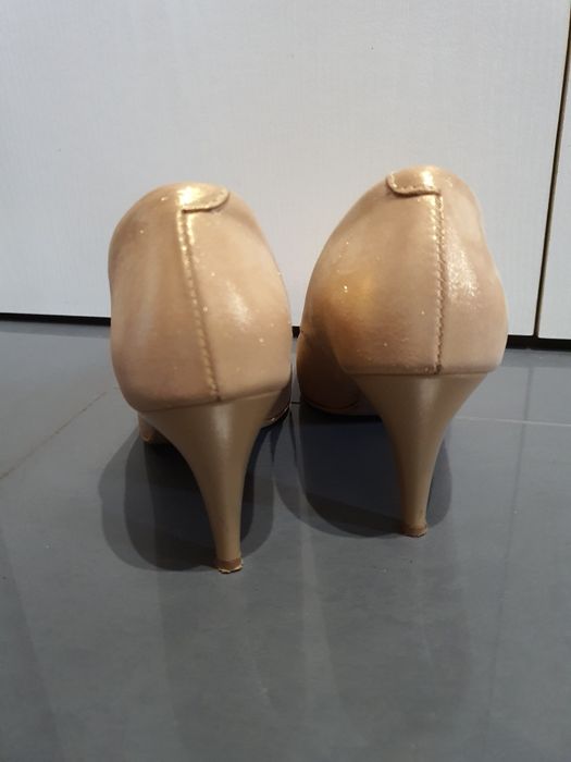 Lewski polskie czółenka szpilki r.37 złote