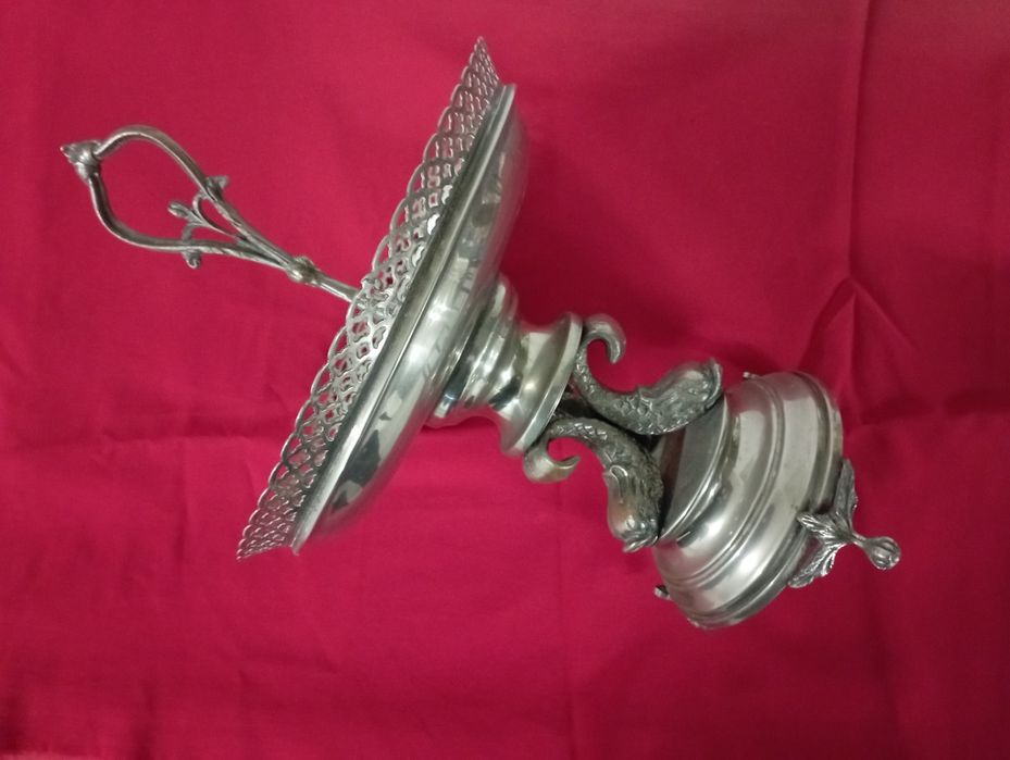 Fruteira antiga em metal