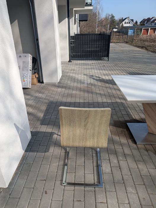 Sprzedam stół  plus 6 krzeseł