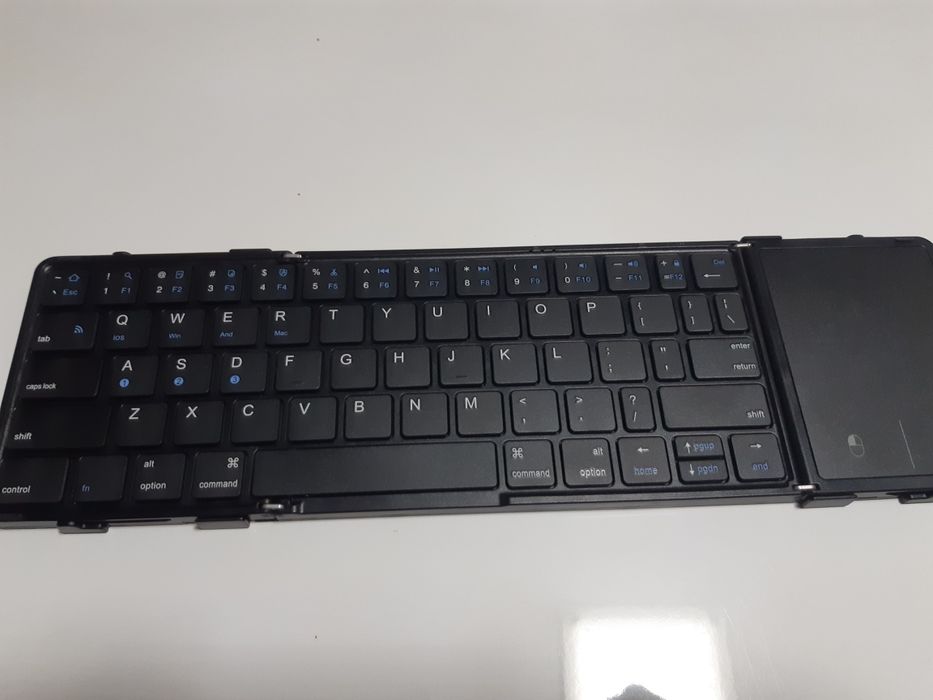 tablet Lenovo Tab P11 Pro 8GB/256GB, malo używany, etui + klawiatura