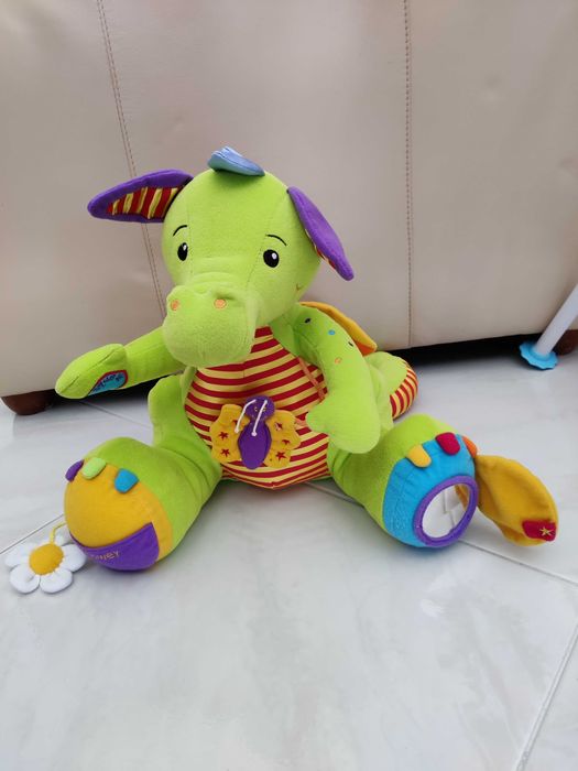 Peluche interativo formato dragão