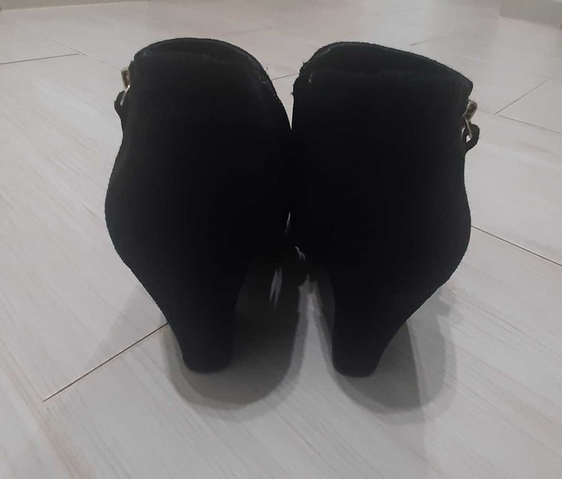 Eleganckie czarne  buty