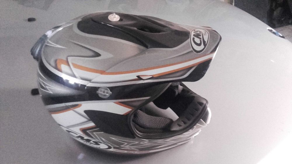 Vendo capacetes amarelo cross KW com oculos Mito ou o capacete cinza.