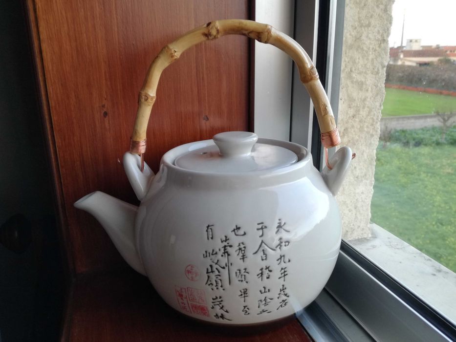 Bule e chávenas (NOVO)