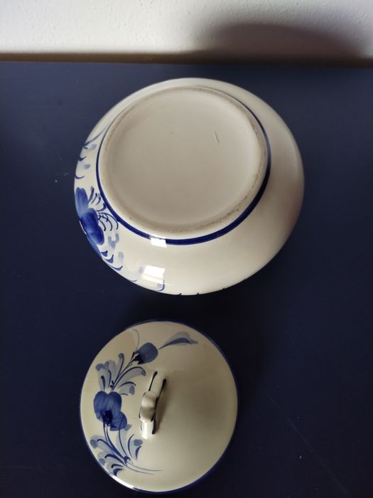 Peça redonda de porcelana