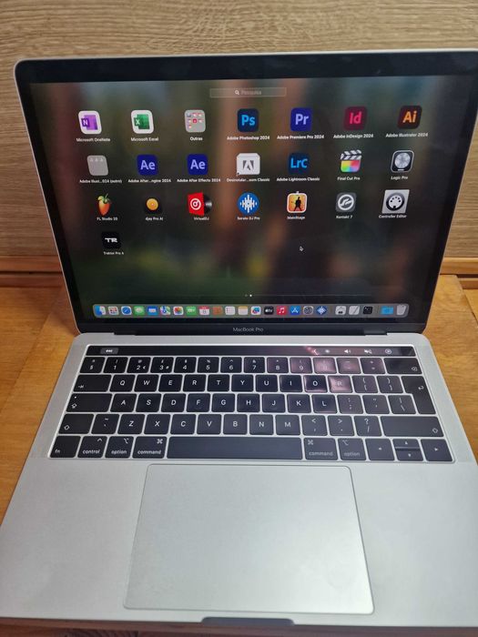 MacBook Pro TOUCH BAR 2018 i7 16gb ram