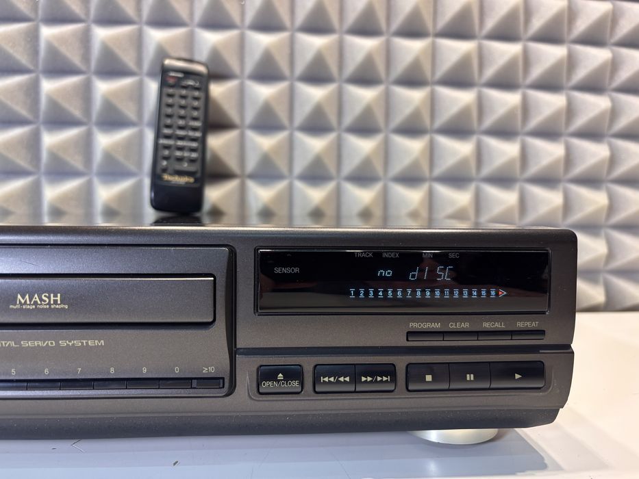 Odtwarzacz CD Technics SL PG 580 A + pilot