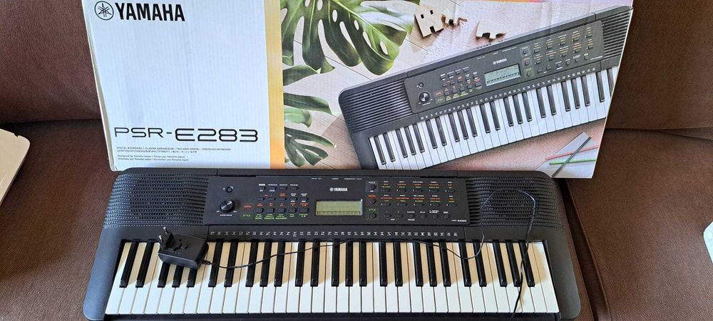 Teclado Portátil Yamaha PSR-E283