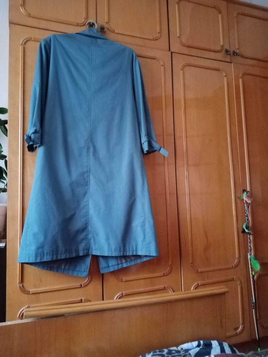 Жіночий плащ прямого силуету
