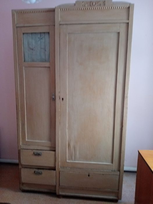 Шкаф антикварный