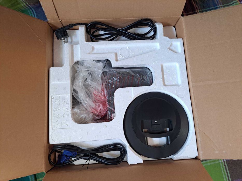 Монитор 17" Samsung SyncMaster 710N