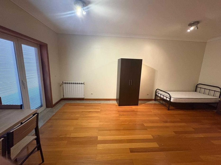 Quarto singular 400€ se for duplo 250€ por pessoa (26m2)