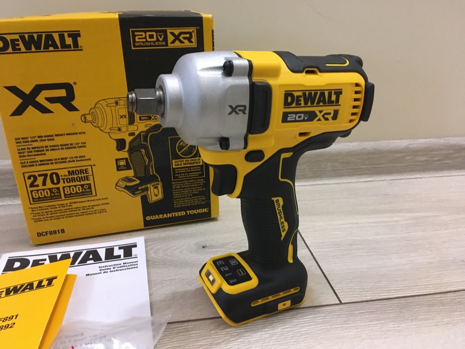 DEWALT DCF891B 20V Аккумуляторный  гайковерт 1/2"